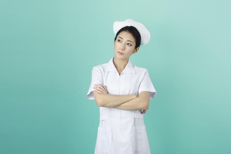 退職理由を考える看護師